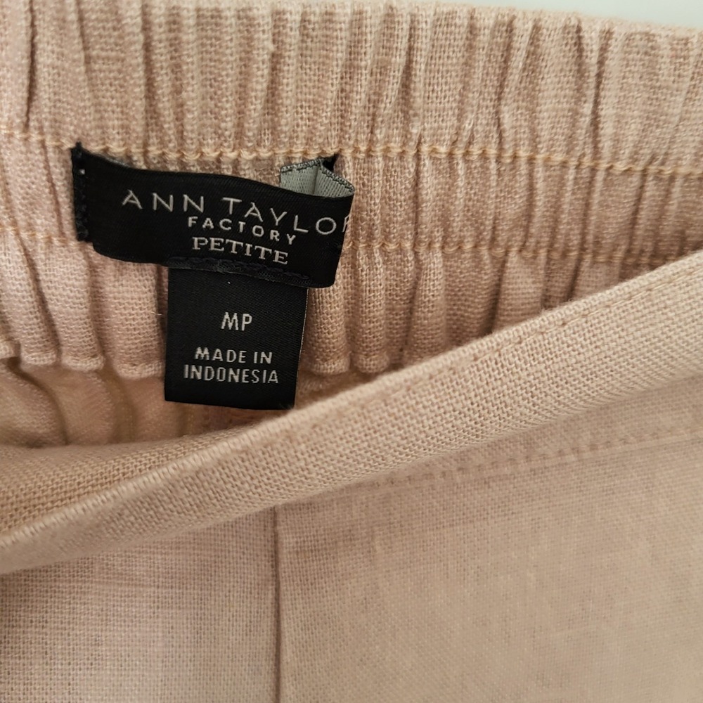 Ann Taylor Factory Beige Cropped Pull on Pants Linen Blend Pockets Medium Petite - Picture 3 of 10
